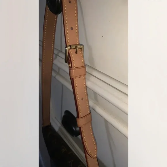 EUC authentic LOUIS VUITTON 
shoulder handbag🤎✨w/ dust bag ⚡️FLASH SALE! - Picture 3 of 15